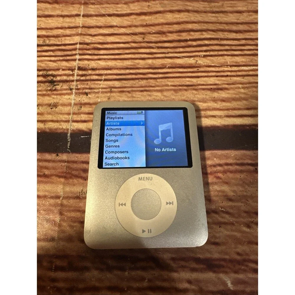 Apple iPod Nano 3rd Generation 8GB A1236 - WORKING